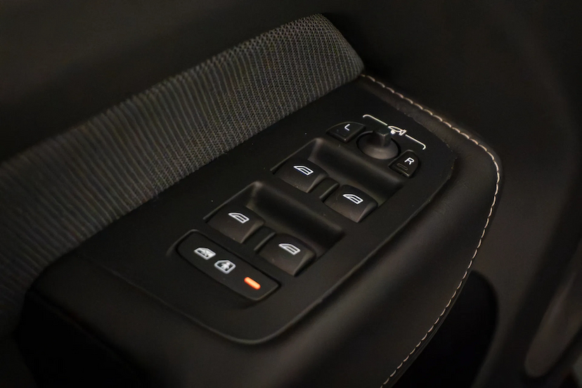 Foto do veículo VOLVO XC60 2.0 T8 RECHARGE POLESTAR ENGINEERED AWD GEARTRONIC 2023 64.553 KM 269.900,00