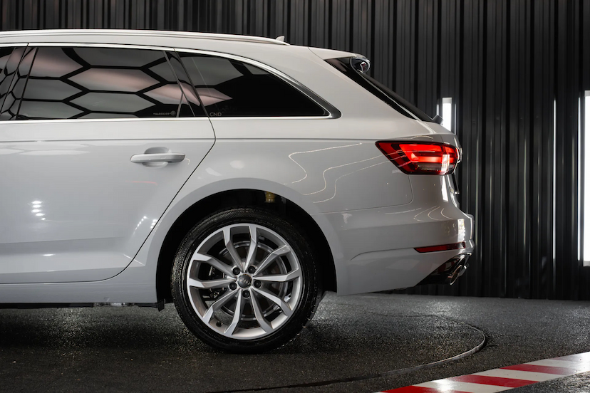 Foto do veículo AUDI A4 2.0 TFSI AMBIENTE AVANT GASOLINA 4P S TRONIC 2017 121.189 KM R$ 119.900,00