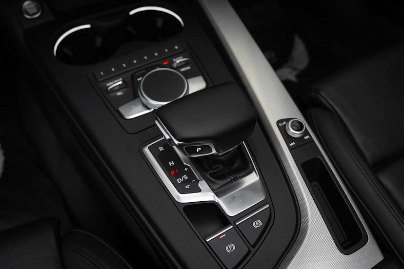 Foto do veículo AUDI A4 2.0 TFSI AMBIENTE AVANT GASOLINA 4P S TRONIC 2017 121.189 KM R$ 119.900,00
