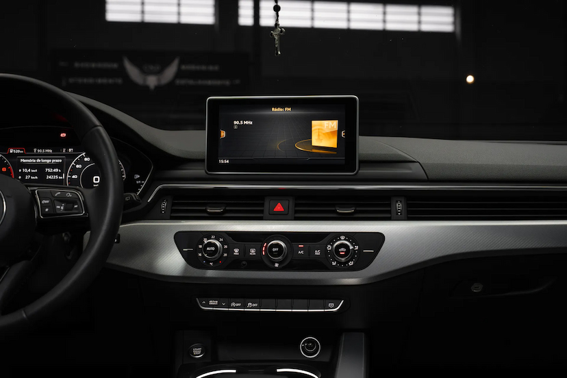 Foto do veículo AUDI A4 2.0 TFSI AMBIENTE AVANT GASOLINA 4P S TRONIC 2017 121.189 KM R$ 119.900,00