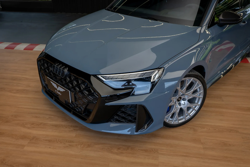 Foto do veículo AUDI RS3 2.5 TFSI GASOLINA SEDAN TRACK QUATTRO S-TRONIC 2026 3.707 KM R$ 589.900,00