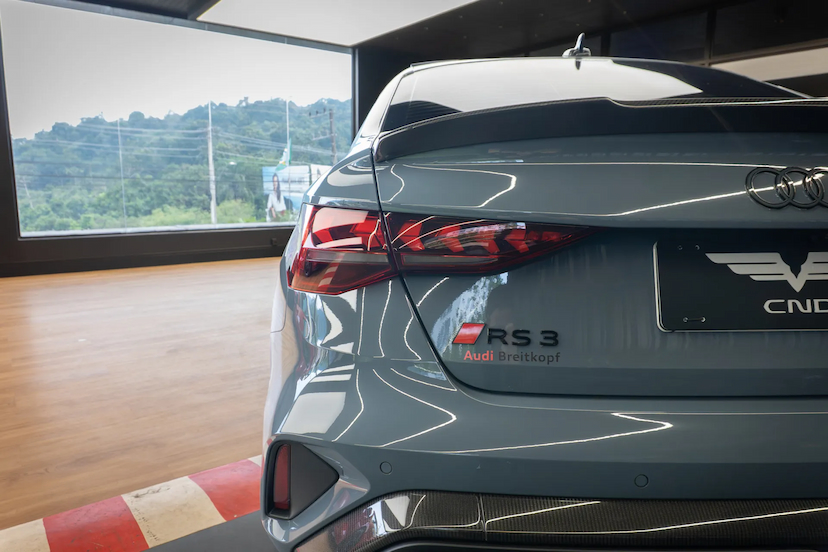 Foto do veículo AUDI RS3 2.5 TFSI GASOLINA SEDAN TRACK QUATTRO S-TRONIC 2026 3.707 KM R$ 589.900,00