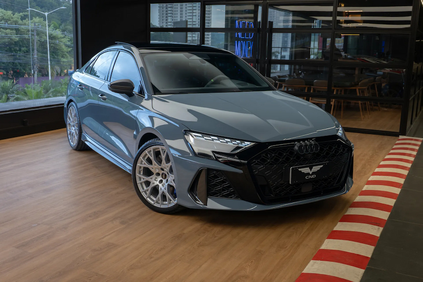 Foto do veículo AUDI RS3 2.5 TFSI GASOLINA SEDAN TRACK QUATTRO S-TRONIC 2026 3.707 KM R$ 589.900,00