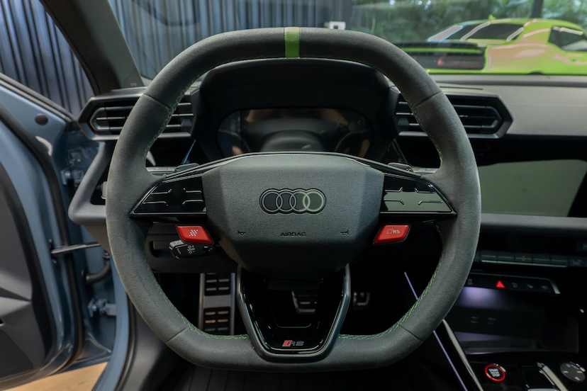 Foto do veículo AUDI RS3 2.5 TFSI GASOLINA SEDAN TRACK QUATTRO S-TRONIC 2026 3.707 KM R$ 589.900,00