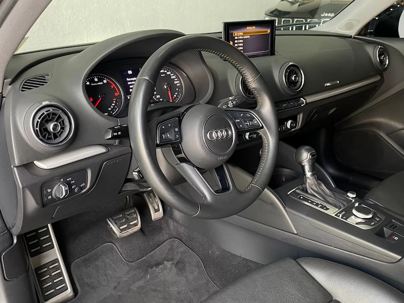 Foto do veículo AUDI A3 1.4 SEDAN PRESTIGE PLUS 2019 68.000 KM 115.900,00