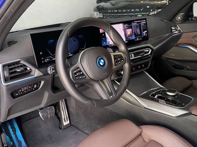 Foto do veículo BMW 330E 2.0 TURBO M SPORT 2023 2.500 KM 389.900,00