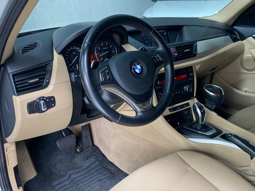 Foto do veículo BMW X1 2.0 TURBO ACTIVE FLEX SDRIVE20I 2015 100.000 KM 85.900,00