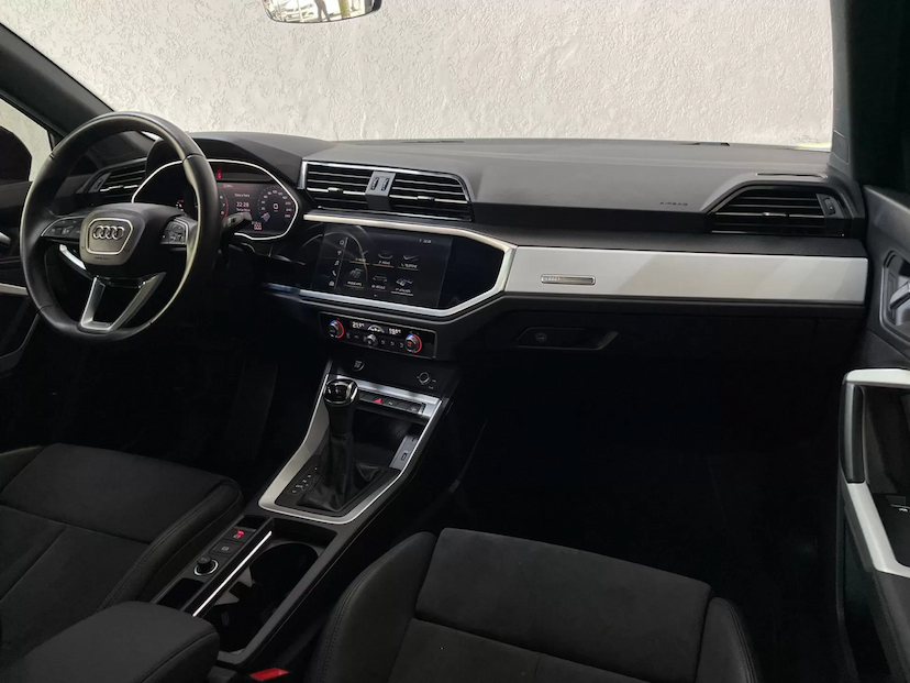 Foto do veículo AUDI Q3 1.4 TFSI BLACK 2021 50.000 KM 207.900,00