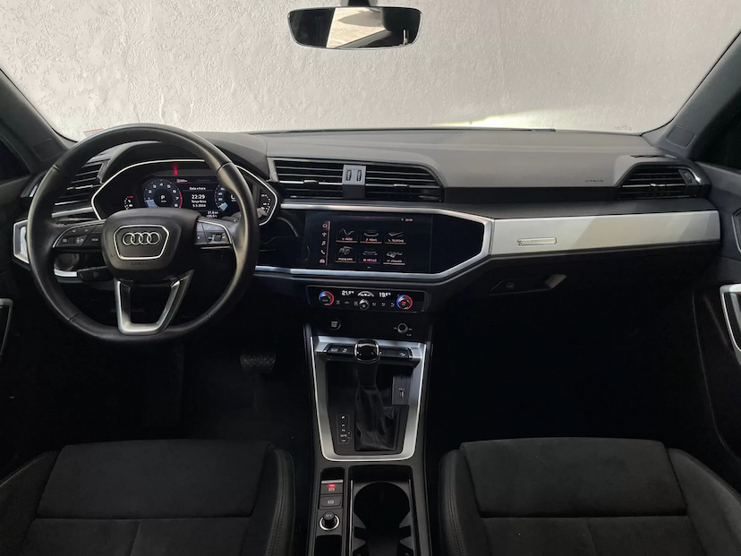 Foto do veículo AUDI Q3 1.4 TFSI BLACK 2021 50.000 KM 207.900,00