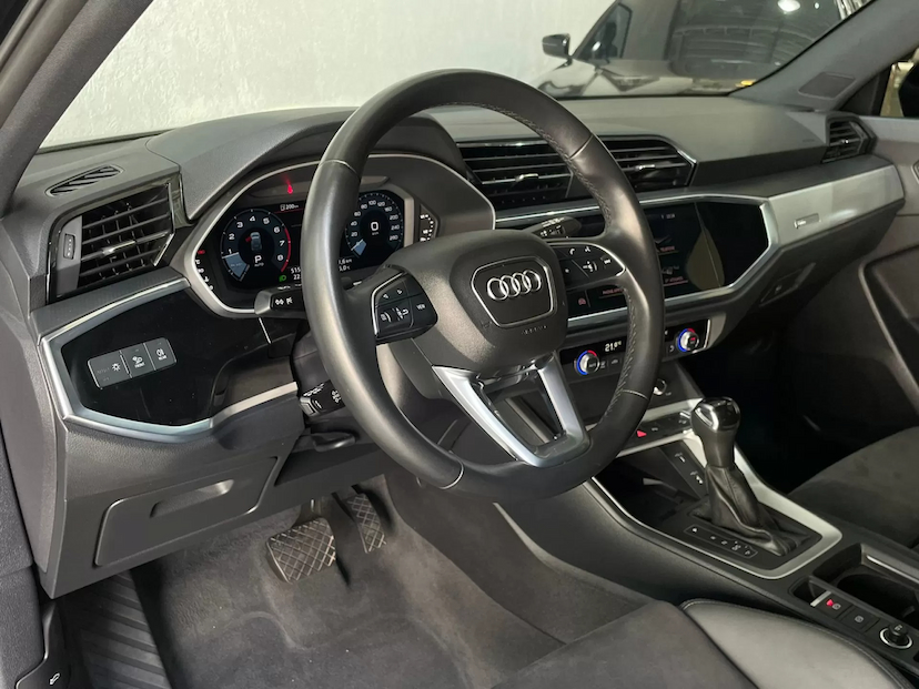Foto do veículo AUDI Q3 1.4 TFSI BLACK 2021 50.000 KM 207.900,00