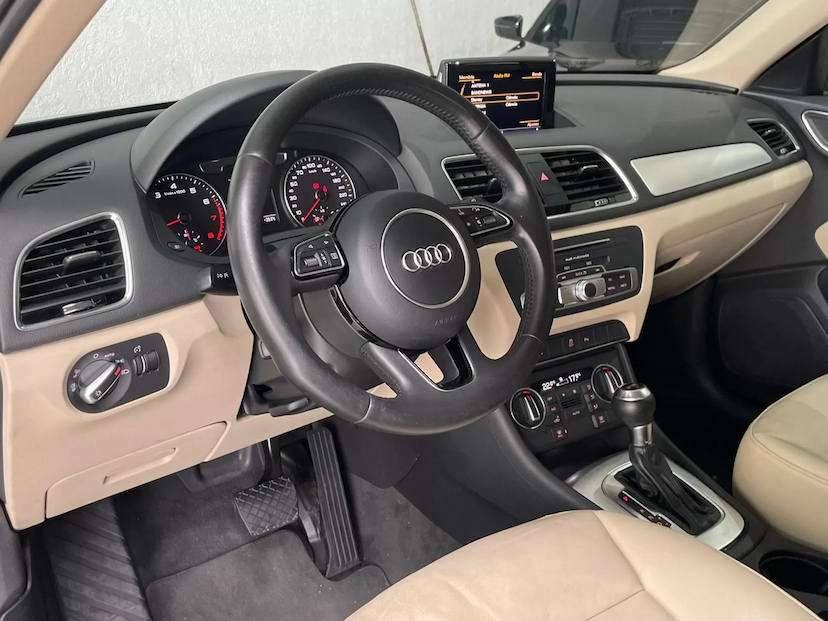 Foto do veículo AUDI Q3 1.4 TFSI  AMBIENTE PLUS 2017 80.000 KM 105.900,00