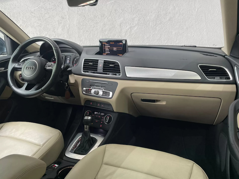 Foto do veículo AUDI Q3 1.4 TFSI  AMBIENTE PLUS 2017 80.000 KM 105.900,00