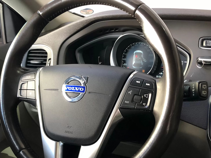 Foto do veículo VOLVO V40 2.0 T5 AWD DYNAMIC 2015 60.000 KM 79.900,00