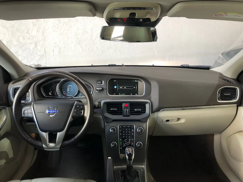 Foto do veículo VOLVO V40 2.0 T5 AWD DYNAMIC 2015 60.000 KM 79.900,00