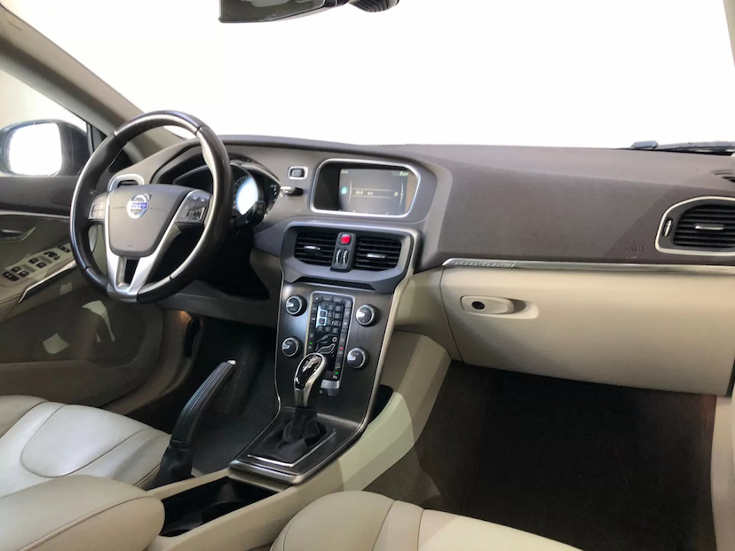 Foto do veículo VOLVO V40 2.0 T5 AWD DYNAMIC 2015 60.000 KM 79.900,00