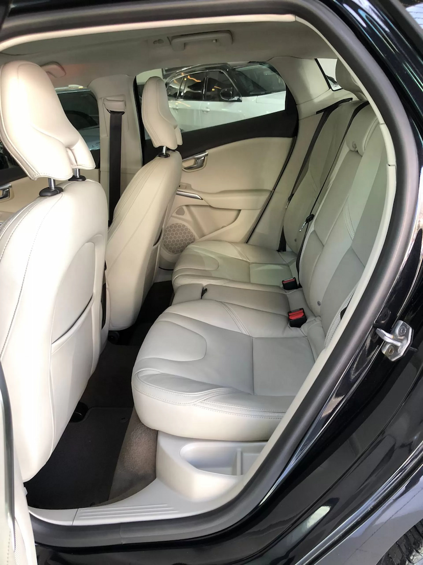 Foto do veículo VOLVO V40 2.0 T5 AWD DYNAMIC 2015 60.000 KM 79.900,00