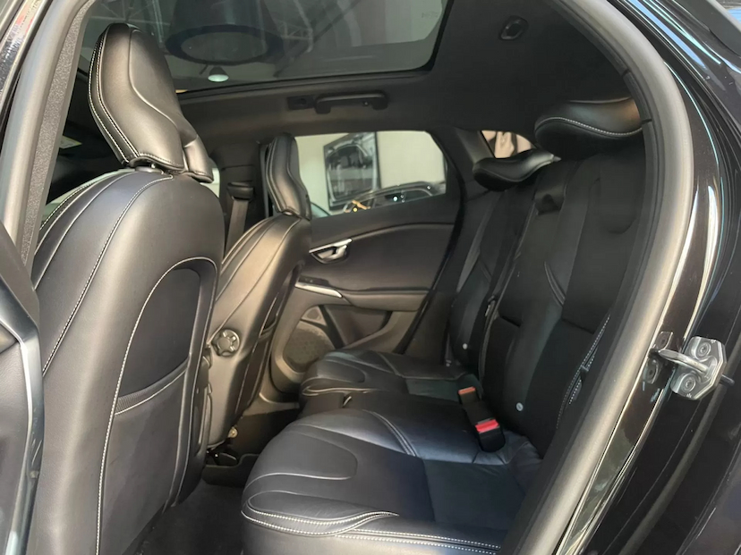 Foto do veículo VOLVO V40 2.0 T5 R-DESIGN 2018 55.000 KM 119.900,00