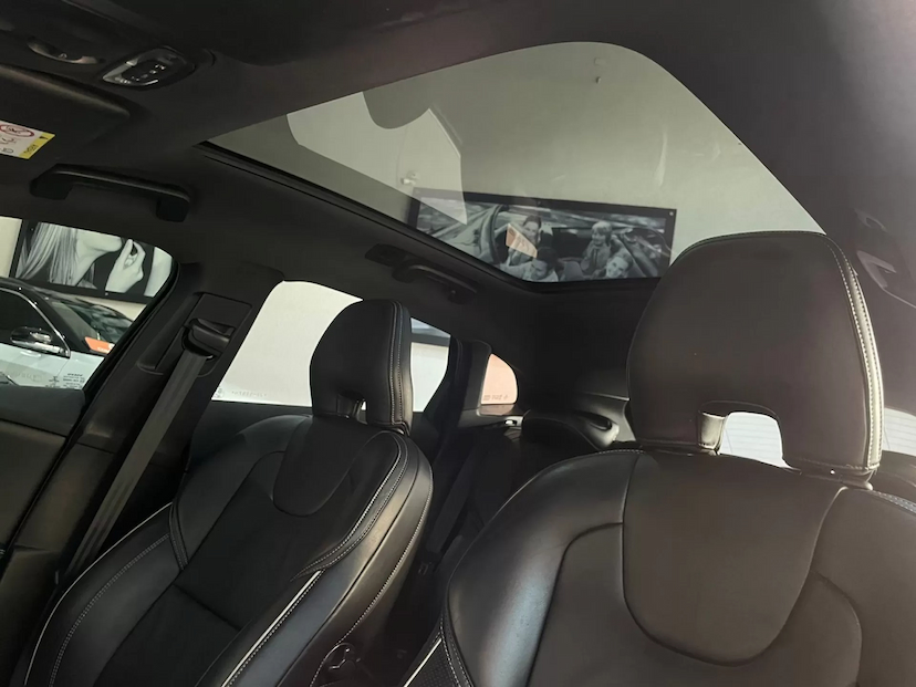 Foto do veículo VOLVO V40 2.0 T5 R-DESIGN 2018 55.000 KM 119.900,00