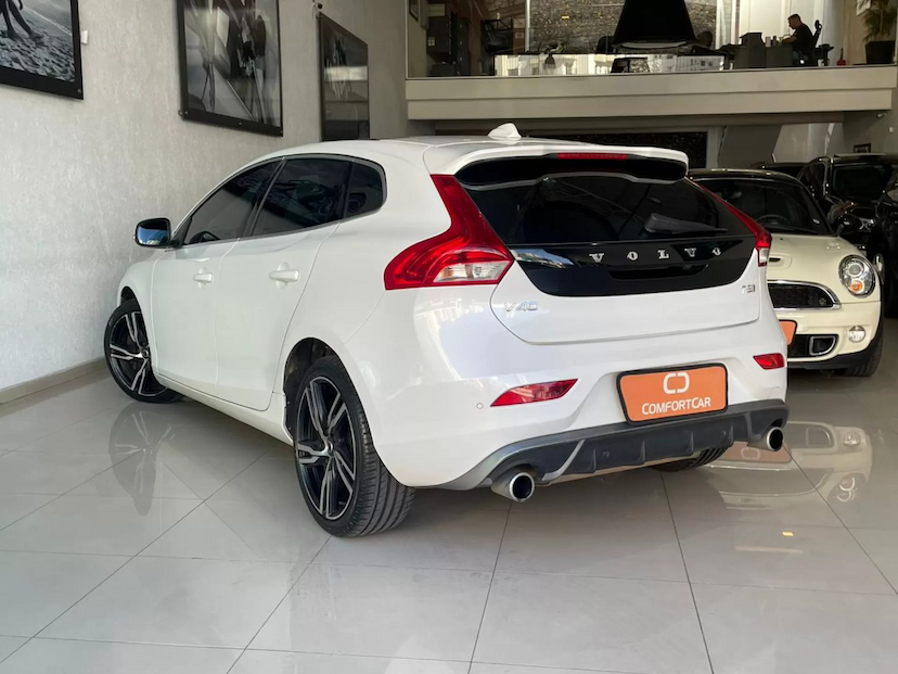 Foto do veículo VOLVO V40 2.0 T5 R-DESIGN 2018 60.000 KM 118.900,00
