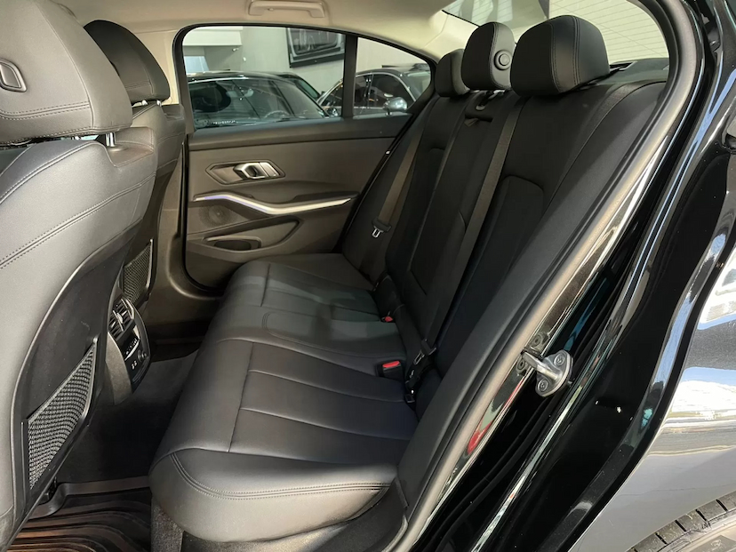 Foto do veículo BMW 320I 2.0 SPORT 2020 50.000 KM 189.900,00