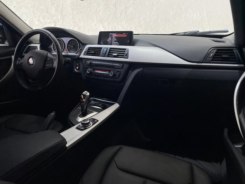 Foto do veículo BMW 320I 2.0 SPORT 2014 73.000 KM 89.900,00