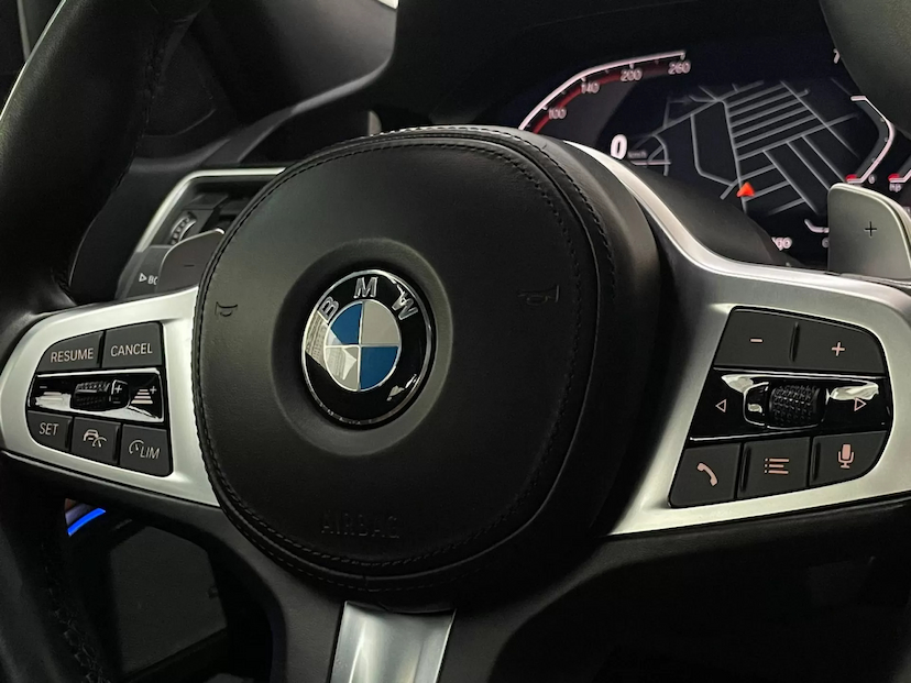Foto do veículo BMW 320I 2.0 M SPORT 2022 65.000 KM 229.900,00