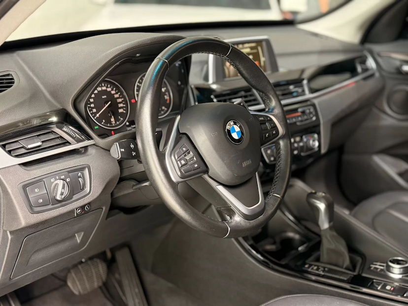 Foto do veículo BMW X1 2.0 16V TURBO ACTIVEFLEX SDRIVE20I X-LINE 4P AUTOMÁTICO 2018 33.000 KM 159.900,00