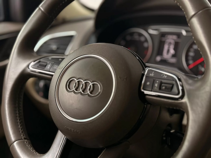 Foto do veículo AUDI Q3 2.0 TFSI AMBITION QUATTRO 4P GASOLINA S TRONIC 2014 95.000 KM 79.900,00