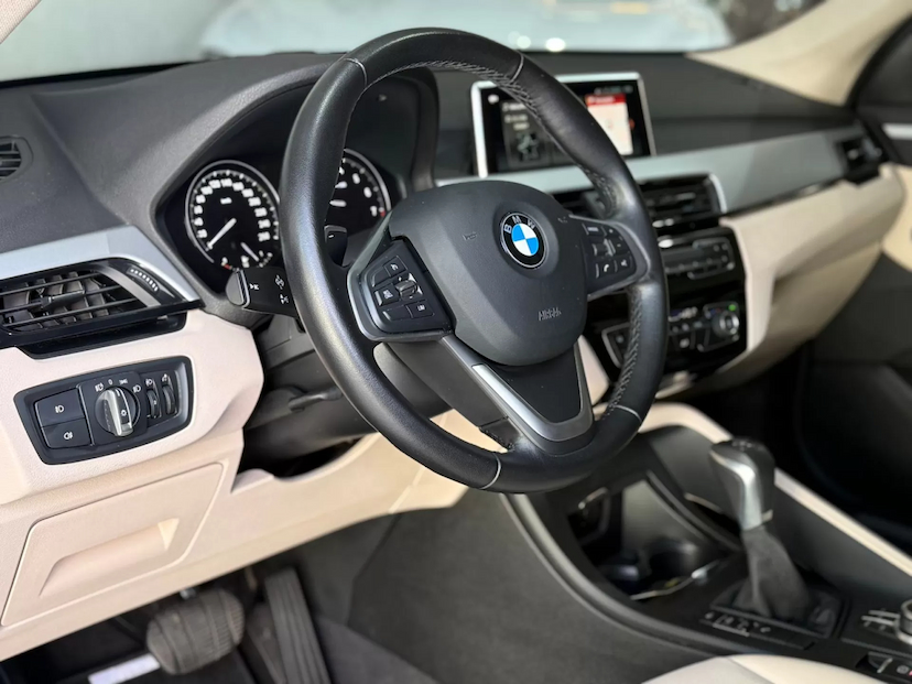 Foto do veículo BMW X1 2.0 16V TURBO ACTIVEFLEX SDRIVE20I 4P AUTOMÁTICO 2020 72.000 KM 129.900,00