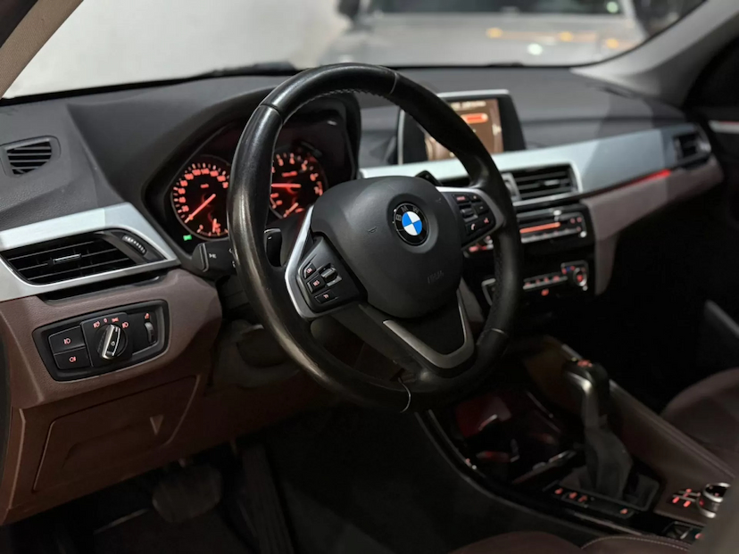 Foto do veículo BMW X1 2.0 16V TURBO GASOLINA XDRIVE25I SPORT 4P AUTOMÁTICO 2017 80.000 KM 125.900,00
