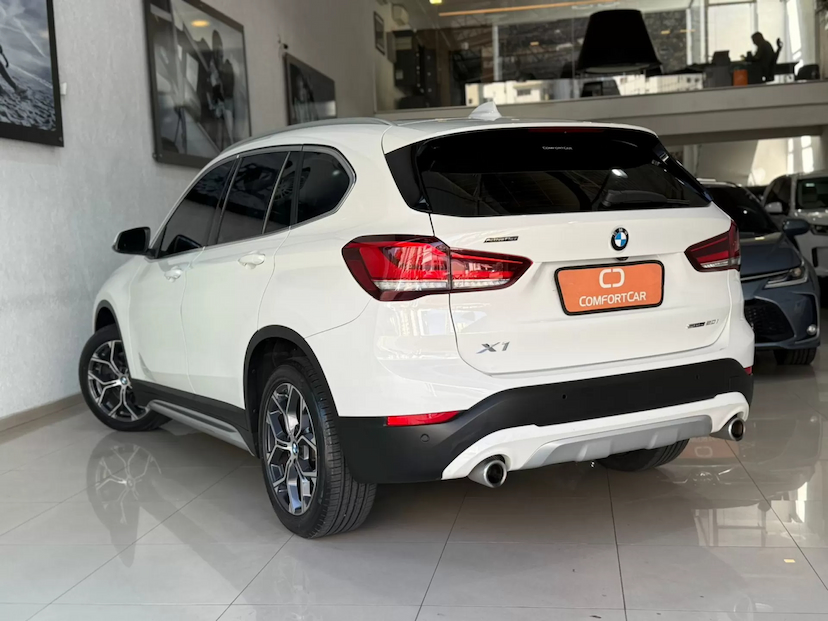 Foto do veículo BMW X1 2.0 16V TURBO ACTIVEFLEX SDRIVE20I X-LINE 4P AUTOMÁTICO 2022 70.000 KM 162.900,00