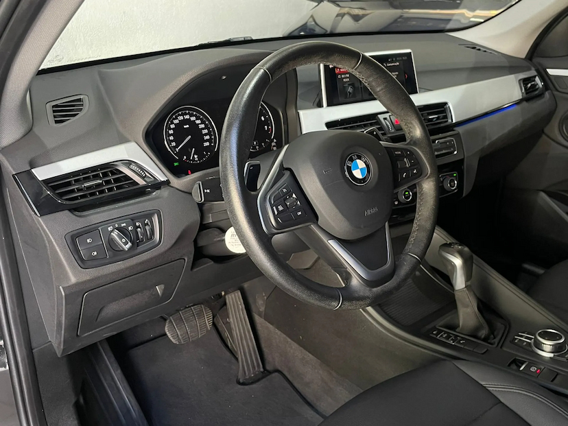 Foto do veículo BMW X1 2.0 16V TURBO ACTIVEFLEX SDRIVE20I 4P AUTOMÁTICO 2020 60.000 KM 128.900,00