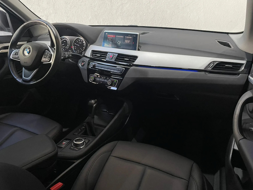 Foto do veículo BMW X1 2.0 16V TURBO ACTIVEFLEX SDRIVE20I 4P AUTOMÁTICO 2020 60.000 KM 128.900,00
