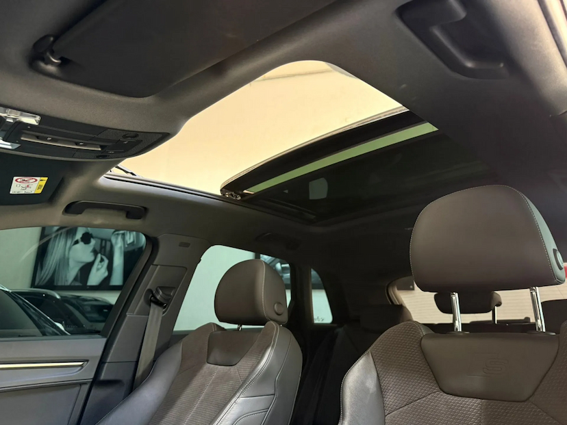 Foto do veículo AUDI Q3 2.0 40 TFSI GASOLINA PERFORMANCE BLACK QUATTRO TIPTRONIC 2022 60.000 KM 179.900,00