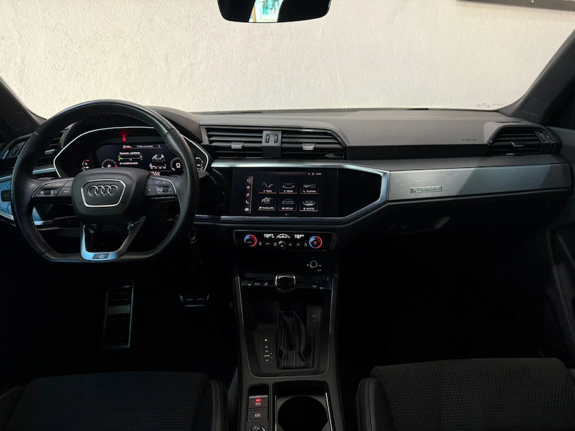 Foto do veículo AUDI Q3 2.0 40 TFSI GASOLINA PERFORMANCE BLACK QUATTRO TIPTRONIC 2022 60.000 KM 179.900,00
