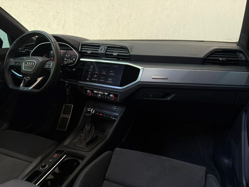 Foto do veículo AUDI Q3 2.0 40 TFSI GASOLINA PERFORMANCE BLACK QUATTRO TIPTRONIC 2022 60.000 KM 179.900,00