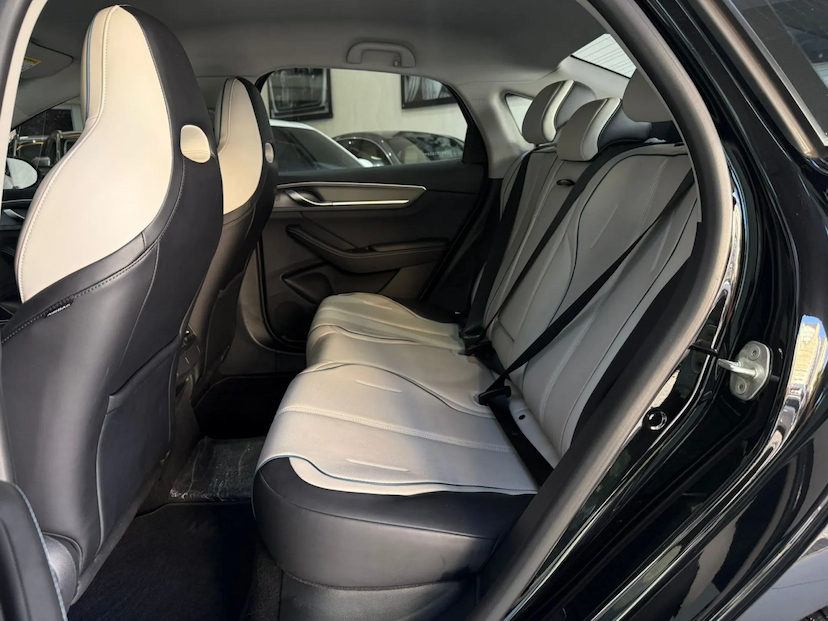 Foto do veículo BYD KING 1.5 DM-I PHEV GL AUTOMÁTICO 2025 19.000 KM 146.900,00