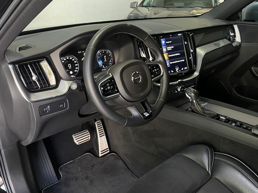 Foto do veículo VOLVO XC60 2.0 T5 R-DESIGN 2018 59.000 KM 210.000,00
