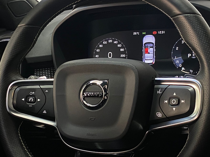 Foto do veículo VOLVO XC40 2.0 T5 R-DESIGN 2019 60.000 KM 209.900,00
