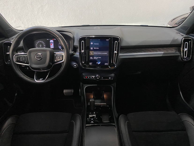 Foto do veículo VOLVO XC40 2.0 T5 R-DESIGN 2019 60.000 KM 209.900,00