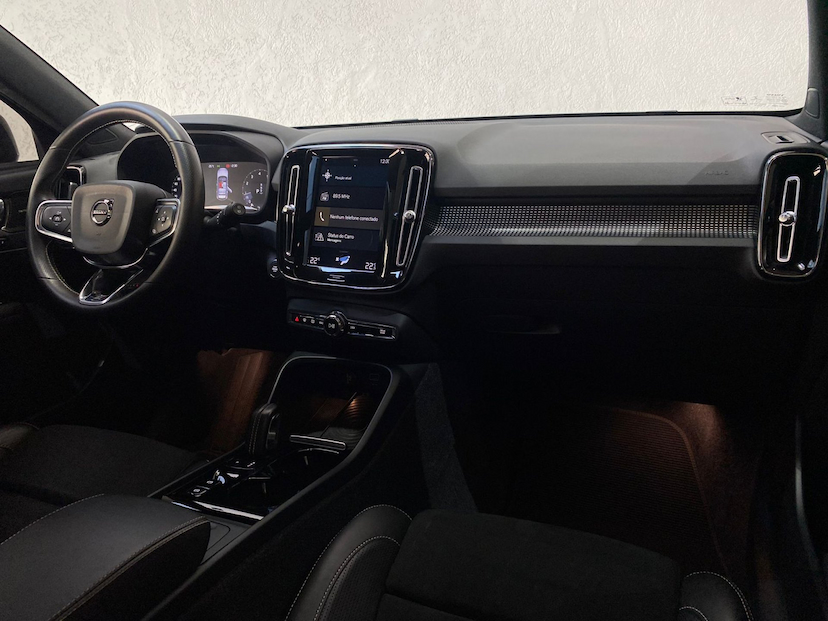 Foto do veículo VOLVO XC40 2.0 T5 R-DESIGN 2019 60.000 KM 209.900,00