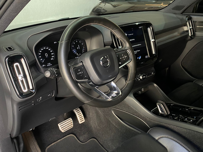 Foto do veículo VOLVO XC40 2.0 T5 R-DESIGN 2019 60.000 KM 209.900,00