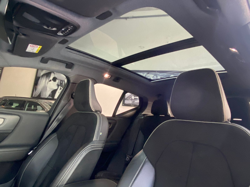 Foto do veículo VOLVO XC40 2.0 T5 R-DESIGN 2019 60.000 KM 209.900,00