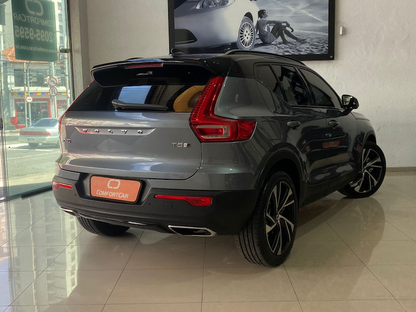 Foto do veículo VOLVO XC40 2.0 T5 R-DESIGN 2019 60.000 KM 209.900,00