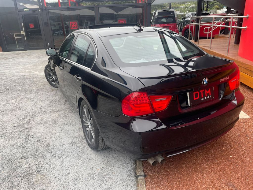 Foto do veículo BMW 325I 2.5 AUTO 2011 116.307 KM 65.900,00