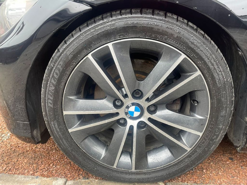 Foto do veículo BMW 325I 2.5 AUTO 2011 116.307 KM 65.900,00