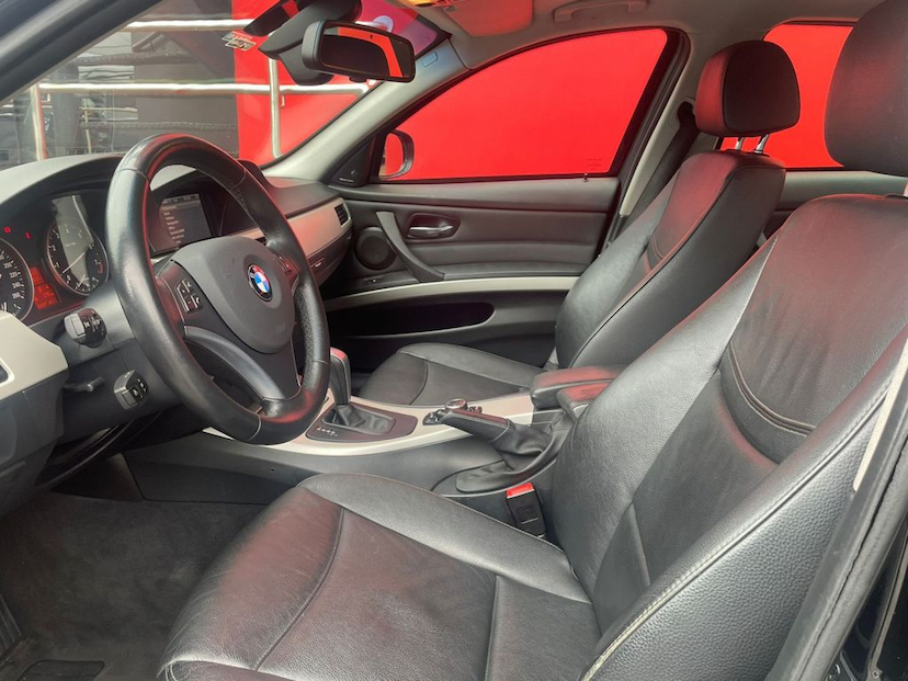 Foto do veículo BMW 325I 2.5 AUTO 2011 116.307 KM 65.900,00