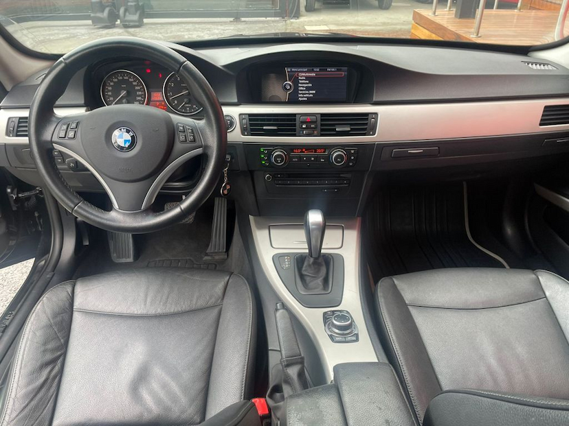 Foto do veículo BMW 325I 2.5 AUTO 2011 116.307 KM 65.900,00