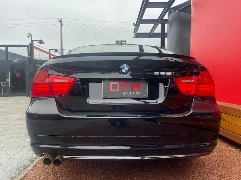 Foto do veículo BMW 325I 2.5 AUTO 2011 116.307 KM 65.900,00