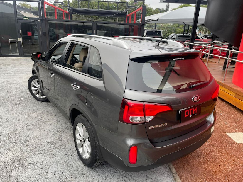 Foto do veículo KIA SORENTO EX 5L 2015 100.700 KM 85.000,00